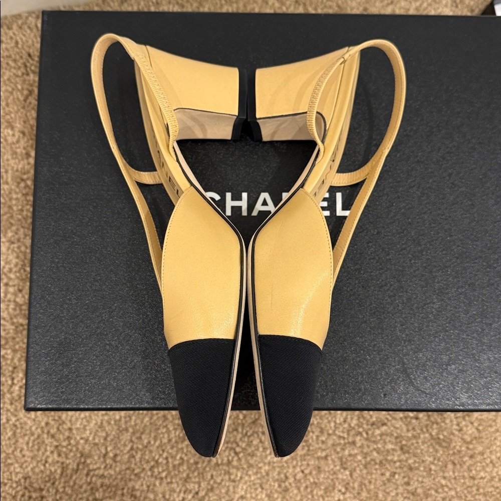 Chanel Classic Two-Tone Slingback Pumps Beige & Black Cap Toe Size 37 Worn Once - Picture 8 of 14